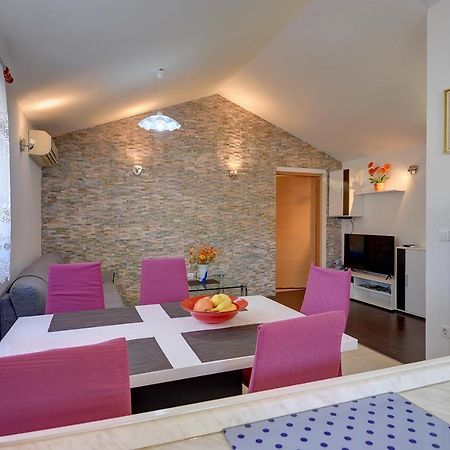Holiday Home Jasminka Медулин Екстериор снимка